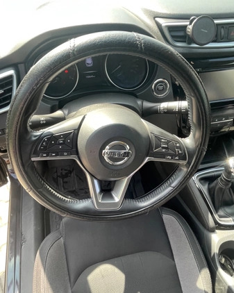 Nissan Qashqai cena 61800 przebieg: 130647, rok produkcji 2017 z Racibórz małe 704